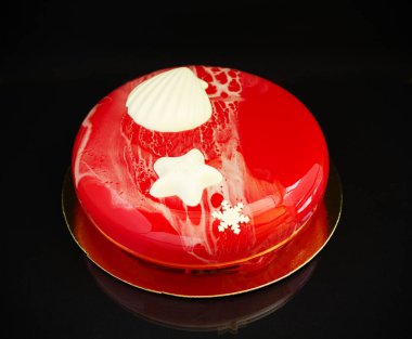 Çikolata glyassazhem kaplı modern pasta..