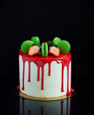 Kek Bademli kurabiye ve çilek