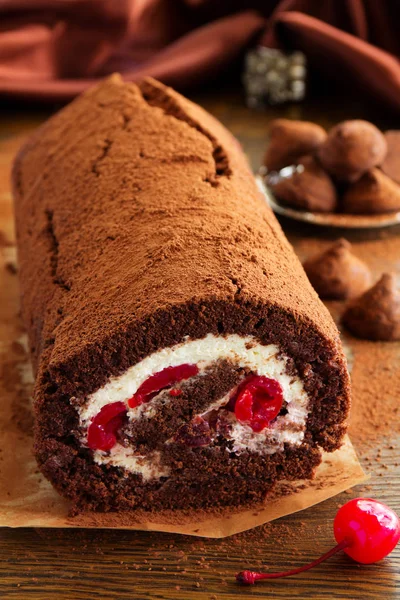 Rollo Selva Negra Con Cerezas Chocolate — Foto de Stock