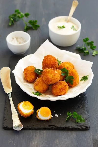 Quail Eggs Deep Fried White Sauce — Stock Photo, Image