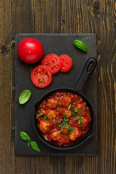 Hausgemachte Frikadellen Tomatensauce — Stockfoto