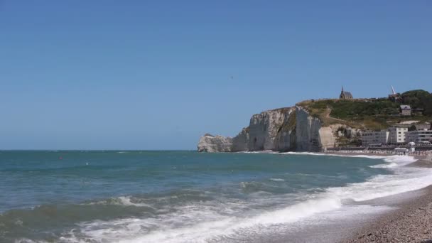 Linia Brzegowa Etretat Turystyczne Plaży Normandii Francji — Wideo stockowe