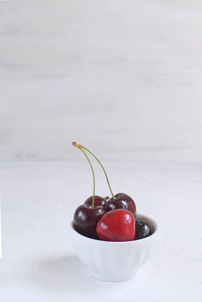 Fresh Cherries White Porcelain Bowl Weight Loss Healthy Eating Summer — Stock Photo, Image