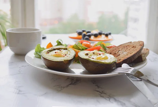 Close Selective Focus Baked Avocado Quail Eggs Healthy Eating Concept — Stock Photo, Image