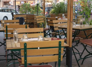 Zarif Fransız Restoran tablo ile ayrılmış Fransız kartı boş zaman kavramı hizmet sektörü