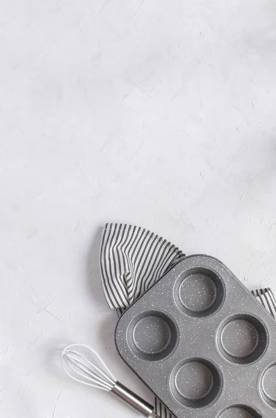 Kitchen Utensils Baking Cupcake Metal Mold Whisk Crumpled Striped Napkin — Stock Photo, Image