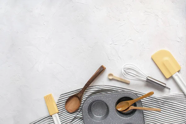 Kitchen Utensils Baking Concept Cupcake Metal Mold Whisk Wooden Spoons — Stock Photo, Image