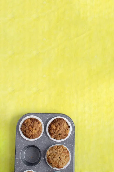Hemmagjord Bakning Koncept Nybakat Muffins Kylning Rack Minimal Bild Ljus — Stockfoto