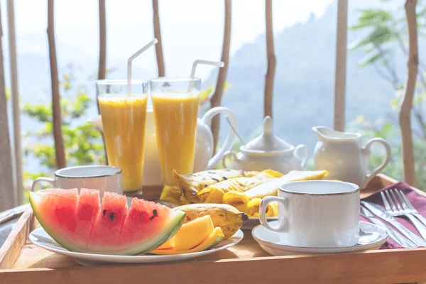 Petit Déjeuner Magnifiquement Servi Sur Terrasse Balcon Chambre Hôtel Station — Photo