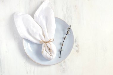 Paskalya tablosu ayarı fikir, minimal dekorasyon-tavşan peçete, Co