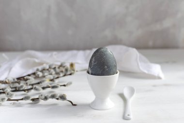 Doğal olarak Boyalı Paskalya yumurtası Kahvaltı, beyaz yumurta bardağı, drapeli n