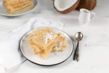 Sabah, kahvaltı - geleneksel Rus blini krep, Fransız 