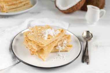 Sabah, kahvaltı - geleneksel Rus blini krep, Fransız 