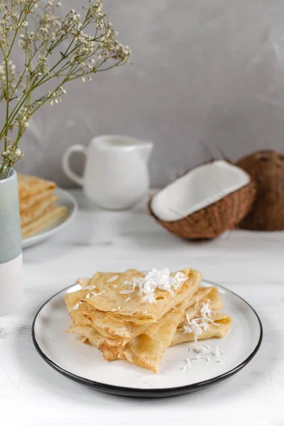 Sabah, kahvaltı - geleneksel Rus blini krep, Fransız 
