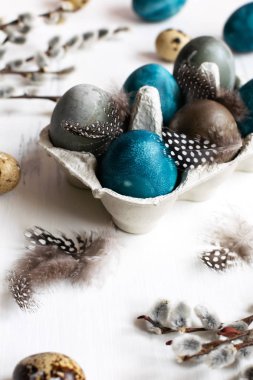 Bahar paskalya kavramı, - doğal olarak boyanmış paskalya yumurtaları, bıldırcın yumurtası,