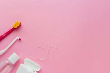 Diş hijyeni - diş fırçaları, diş ipi, gargara düz yatıyordu