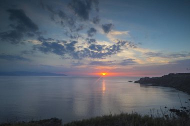 gökyüzünde güzel renklerle Sicilya milazzo, güzel gün batımı