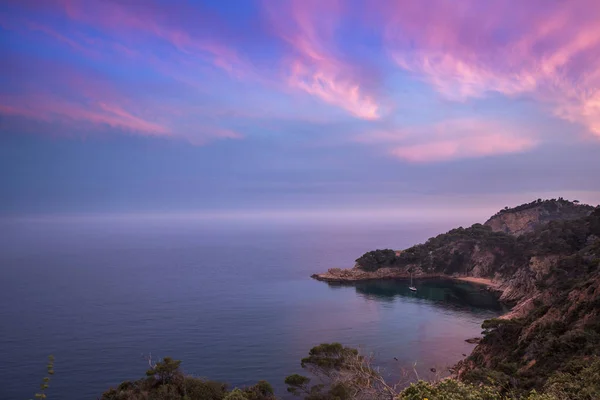 Pôr Sol Penhasco Litoral Uma Baía Catalunha Espanha — Fotografia de Stock