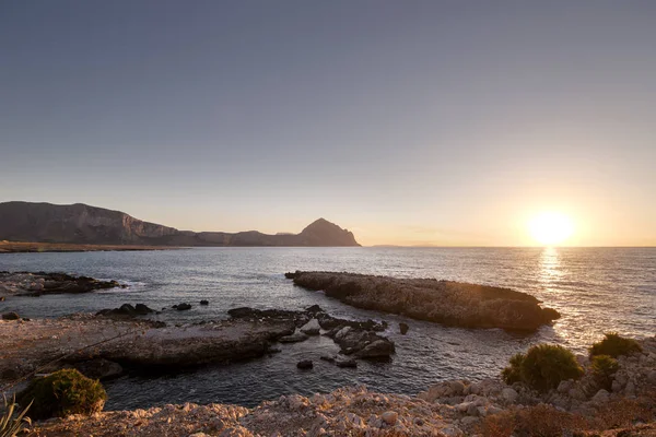 圣地亚哥的海岸线在西西里岛的日落 — 图库照片