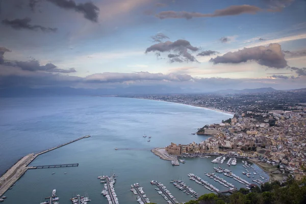 Pôr Sol Vista Cidade Portuária Castellammare Del Golfo Costa Sicília — Fotografia de Stock