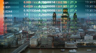 Londra şehir manzarası ile veri ve bilgisayar bilgi bina cephe eşlenen programlama