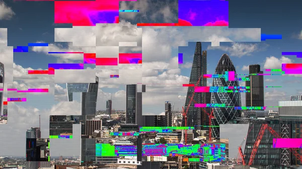 televizyon aksaklık ve binalar üzerinde eşlenen bozulma ile şaşırtıcı Londra cityskyline.