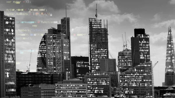 Londons Skyline Mit Daten Und Programmierinformationen Auf Den Häuserfassaden — Stockfoto