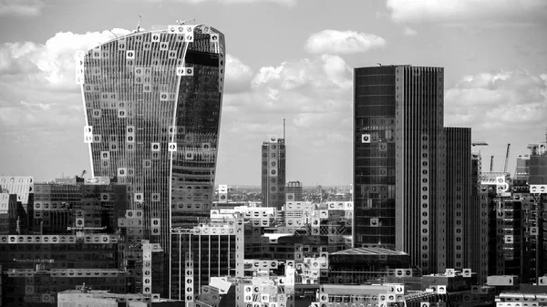 televizyon aksaklık ve manzarası üzerinde eşlenen bozulma ile Londra şehir