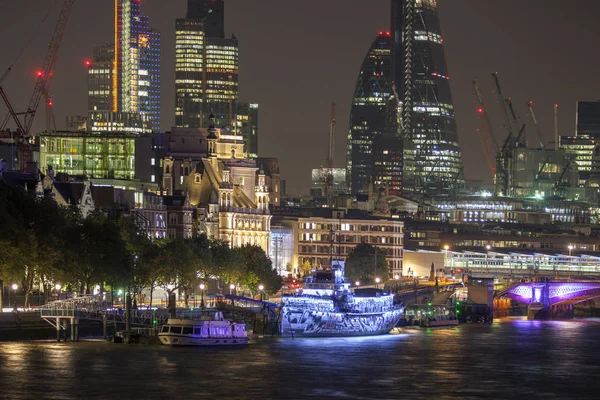 Stupefacente Skyline Londra Luci Refelcted Tamigi Fiume Notte — Foto Stock