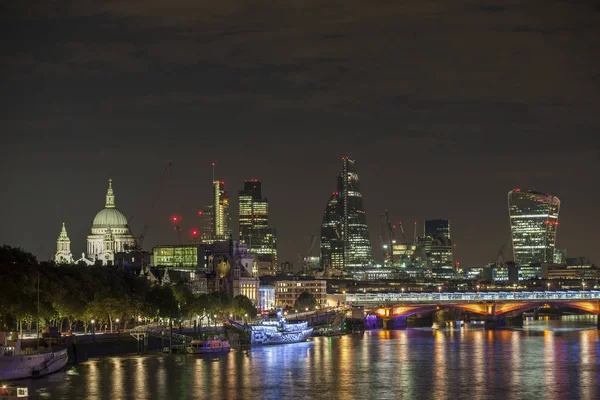 Stupefacente Skyline Londra Luci Refelcted Tamigi Fiume Notte — Foto Stock