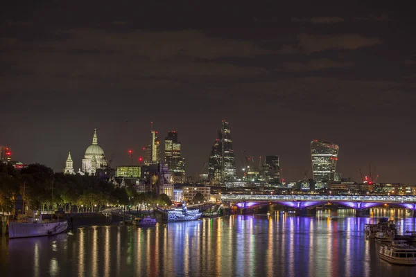 Stupefacente Skyline Londra Luci Refelcted Tamigi Fiume Notte — Foto Stock