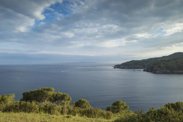 Cami de ronda de Roses Katalunya 'daki sahil şeridi 