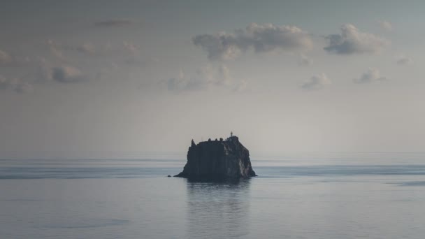 Острів Strombolicchio Вулканічний Острів Стромболі — стокове відео