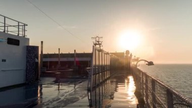 Denizde gün batımı