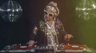 Yaşlı kadın ayarı, loopable diskoda parti