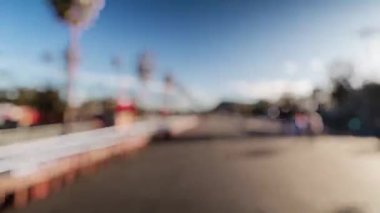 Barselona şehri manzarası Barcelona, İspanya 'da kaykay üzerinde zaman aşımı videosu