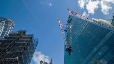 Londra, İngiltere - iplik 05 Mart 2018 - arıyorum uzun boylu gökdelenler ve Londra finans merkezi binalarda kadar çekim