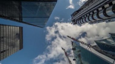 Londra, İngiltere - iplik 05 Mart 2018 - arıyorum uzun boylu gökdelenler ve Londra finans merkezi binalarda kadar çekim