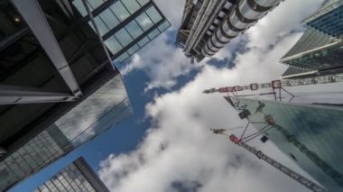 Londra, İngiltere - 05 Mart 2018 - gökdelenler ve Londra finans merkezi, binaların alt görünümü