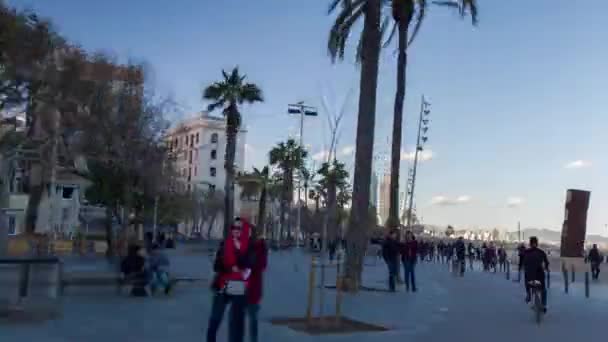 西班牙巴塞罗那 2018年3月5日 在巴塞罗那巴塞洛内塔海滩附近的一个滑板上拍摄的视角镜头 — 图库视频影像