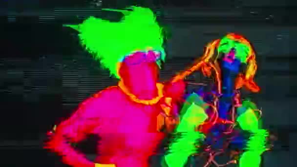 Resplandor Raver Hombre Mujer Atados Junto Con Cables Led Filmados — Vídeo de stock