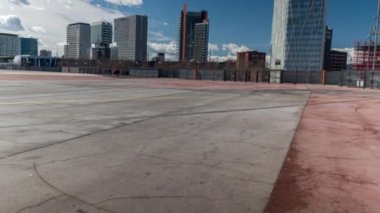 Barcelona el forumda çevresinde seyahat POV shot