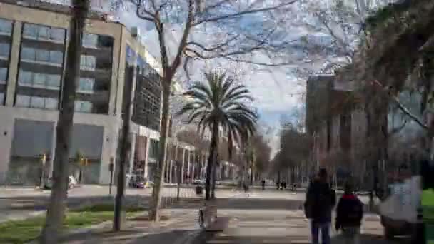 スペインのバルセロナでの歩道に旅行のタイムラプス — ストック動画
