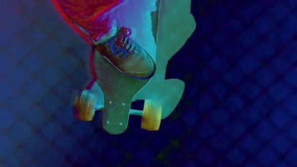 Mannelijke Voeten Elektrische Skateboard Vooruitbrengt Grond — Stockvideo