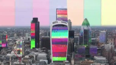 Londra şehir manzarası ile veri ve bilgisayar bilgi cephe bina eşleştirilmiş programlama