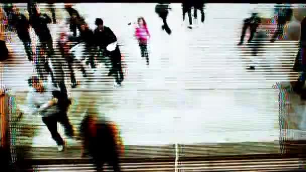 纽约大中央航站楼通勤者的时间流逝 用过滤器使其看起来像安全摄像机镜头 — 图库视频影像