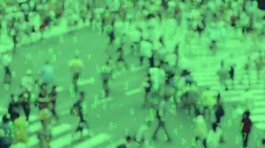 Yeşil, Tokyo, Japonya'da aksaklık ve sayı etkisi ile Shibuya geçişi üzerinde yürüyen yayaların kalabalığın Soyut görüntüleri