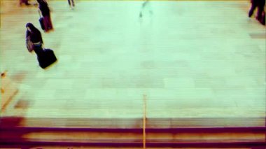 zaman atlamalı görünmesi için taşıt filtre ile new york grand central terminali, kalabalıklar, hangi tarihlerde güvenlik kamera görüntüleri