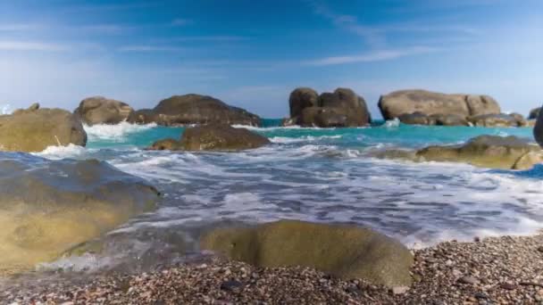 岩のビーチや地中海のシチリア島 イタリアの美しい色と — ストック動画