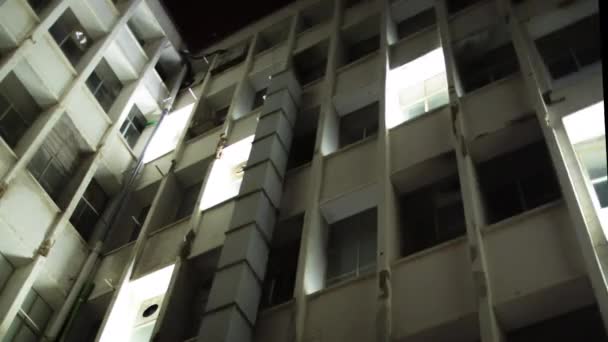 建物の窓のライトの眺め — ストック動画